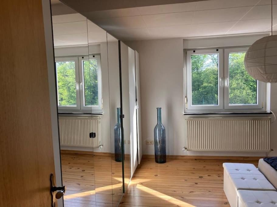 Sonnige Etagen-Wohnung, Alleinige Nutzung, Wasserbett Нойнкирхен Екстериор снимка
